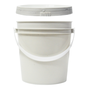 Cubeta de plástico con asa plástica